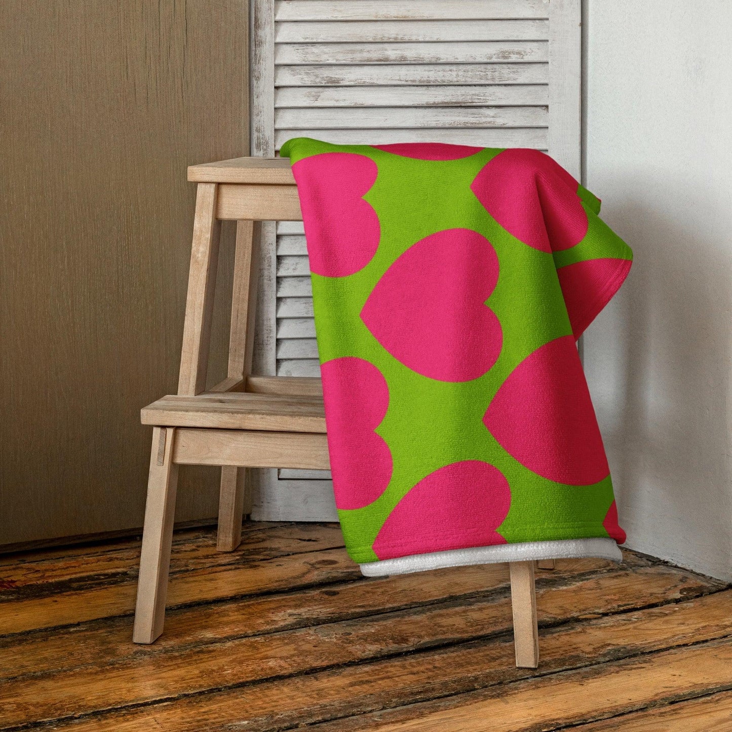 Towel - ELLIE LOVE pink lime - Bold heart print