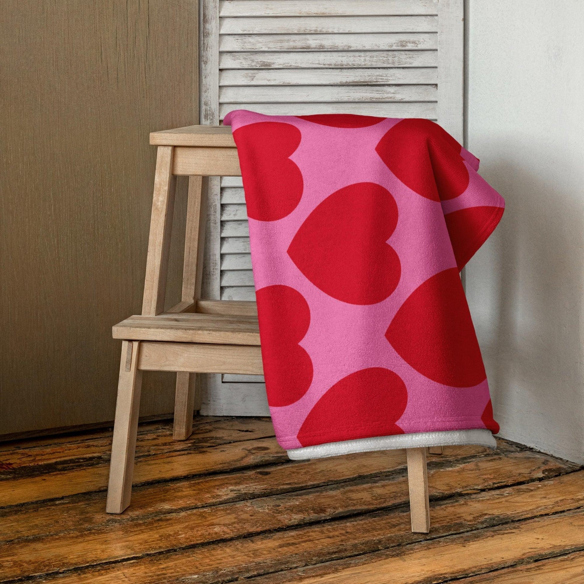 Towel - ELLIE LOVE red - Bold Heart Print