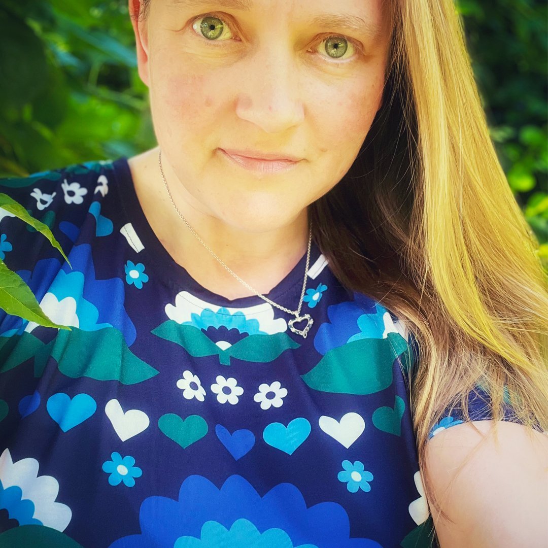 Woman's T-Shirt - FALL IN LOVE magic blue