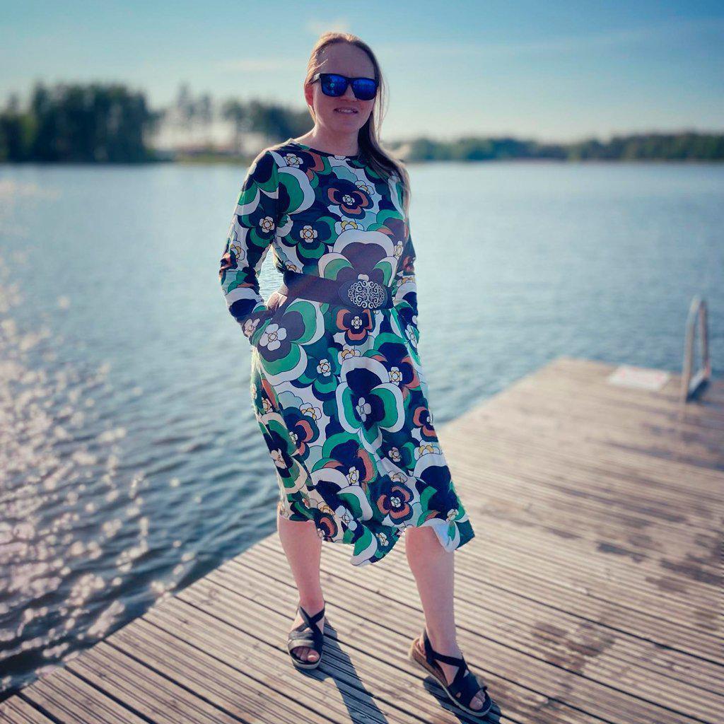 Midi dress - PANSY FANTASY green - Retro pansy print